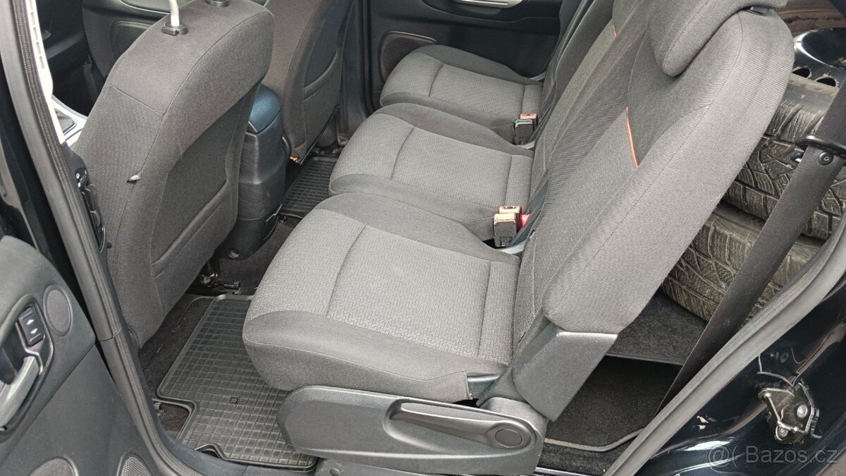 Ford S-MAX 2.0 D 103 KW 7 MÍST - 13