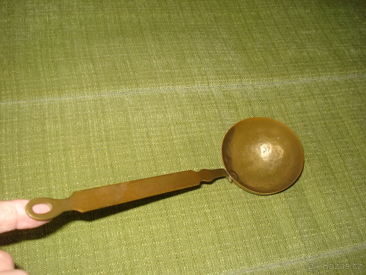 Naběračky a retro hliníková konvice - 13