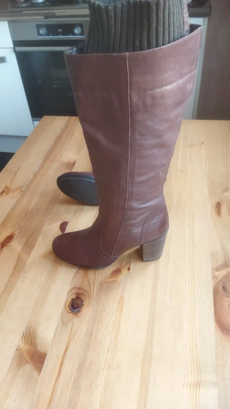 Prodám moc hezké hnědé kozačky nahoře s náplety - 13