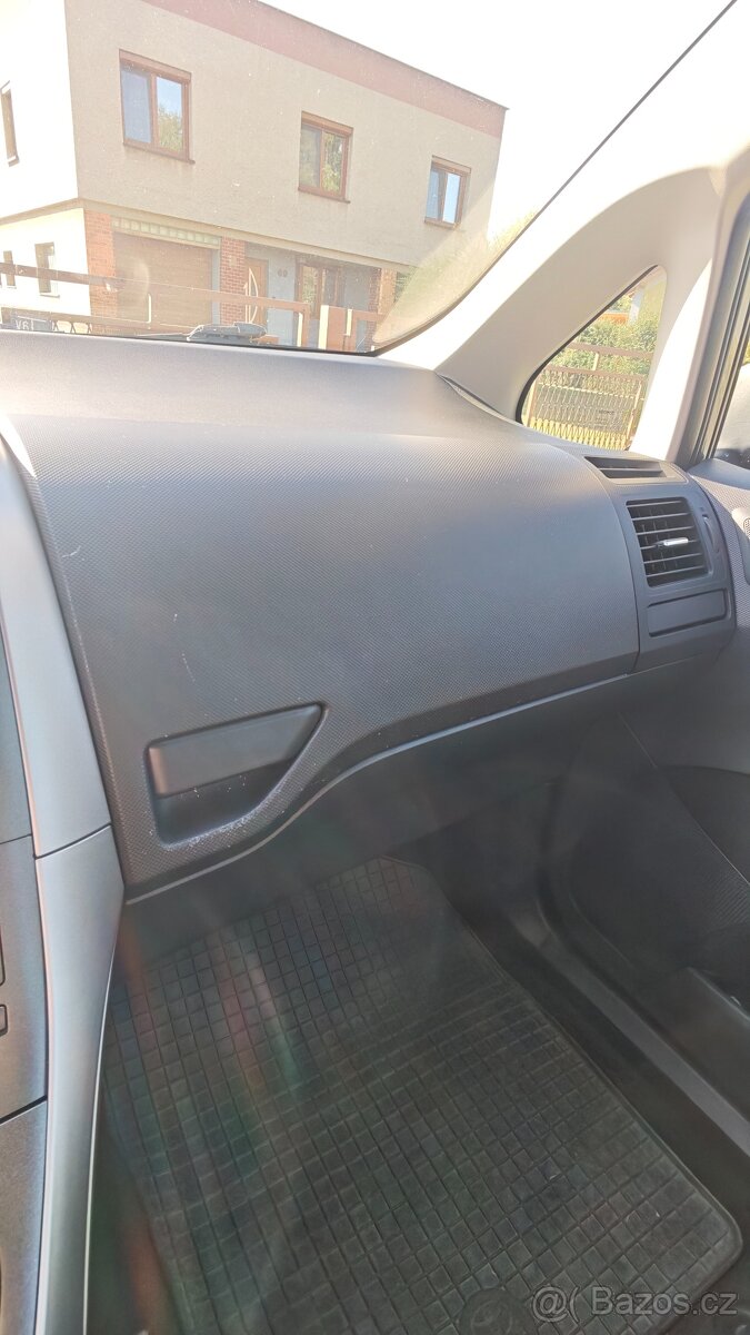 Toyota Auris 1,6 - 13