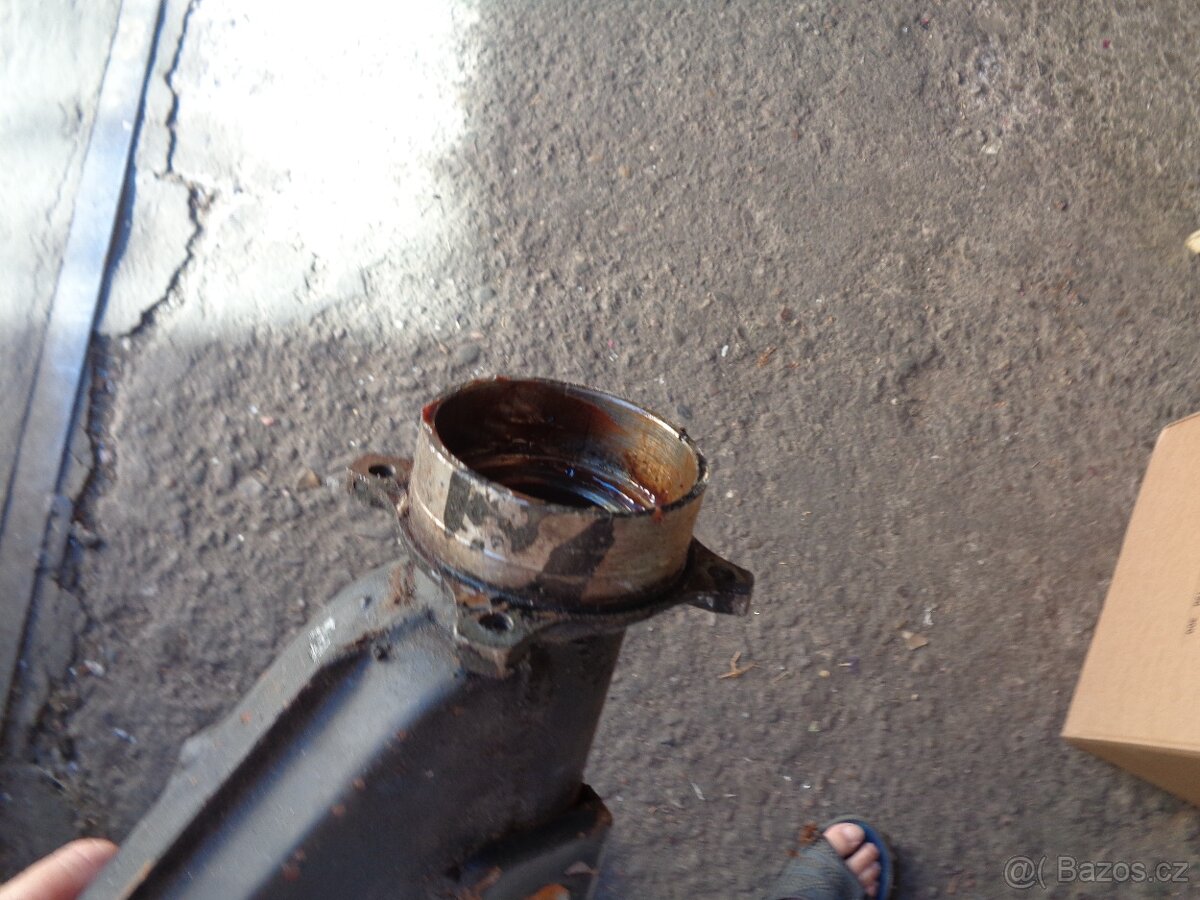 Škoda Garde zadni nové uhlové napravy + přička original uzke - 13