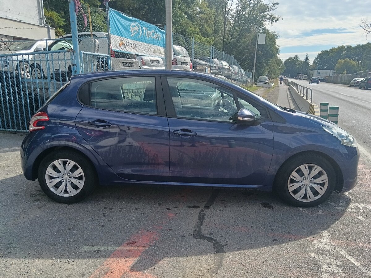 peugeot 208 - 13