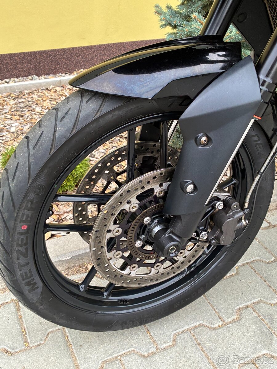 Triumph Tiger 800 XRx - 13