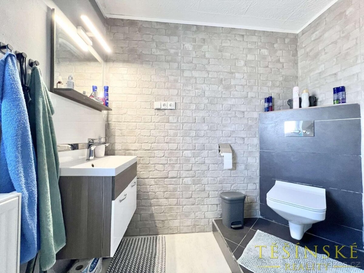 Prodej dvougeneračního rodinného domu se dvěma samostatnými - 13