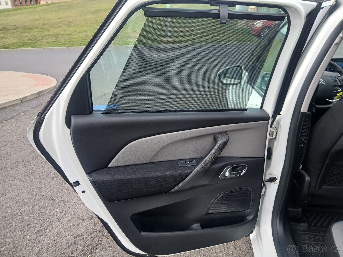 Citroën C4 Picasso 1.6i ČR navigace Serviska - 13