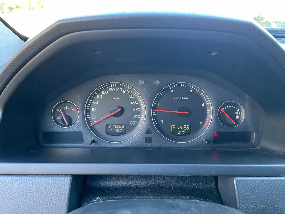 Volvo XC90 2.4 D5 136kW 7Míst Momentum - 13