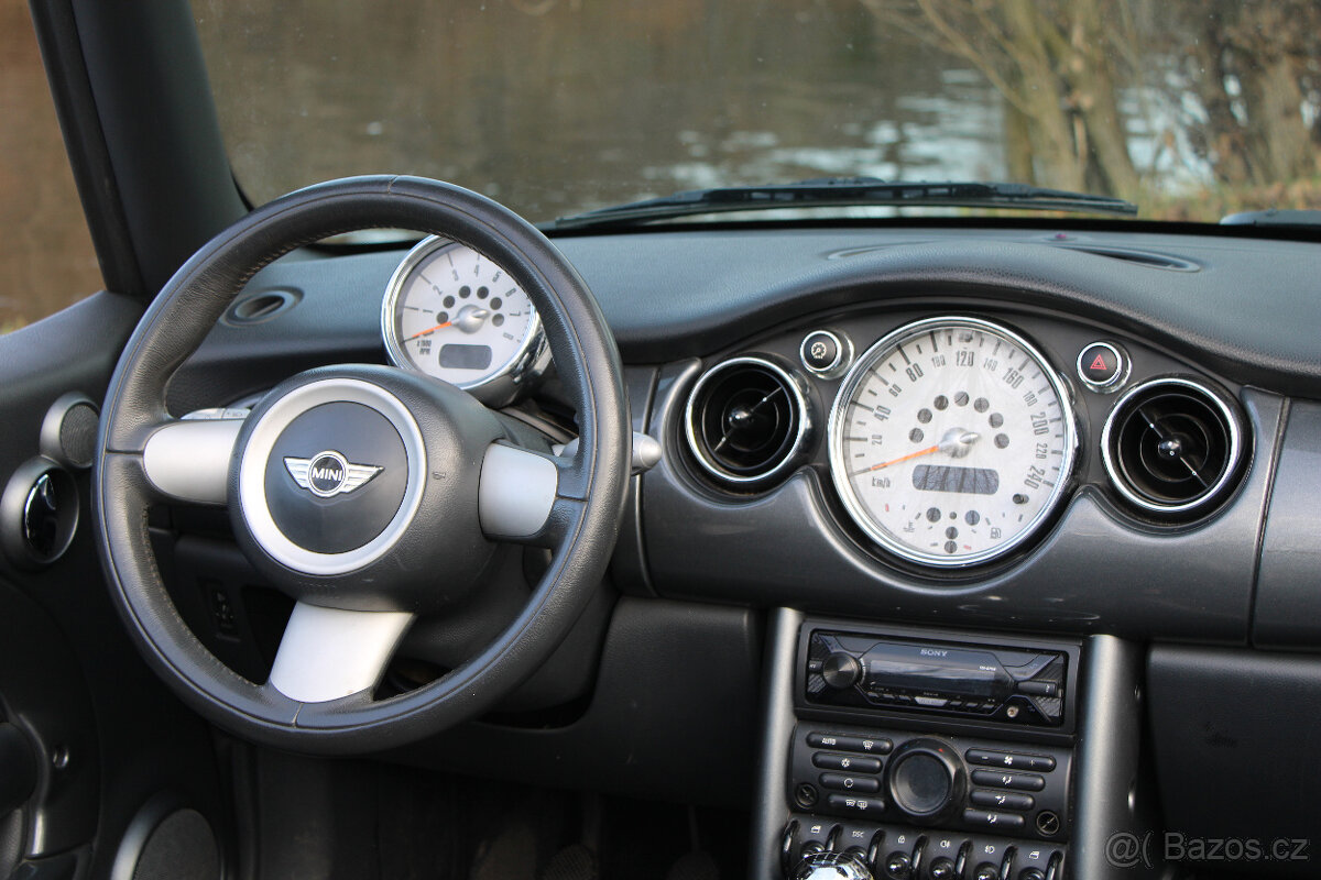 MINI Cooper 1.6i CABRIO / 85kW / AC / VÝHŘEV - 13