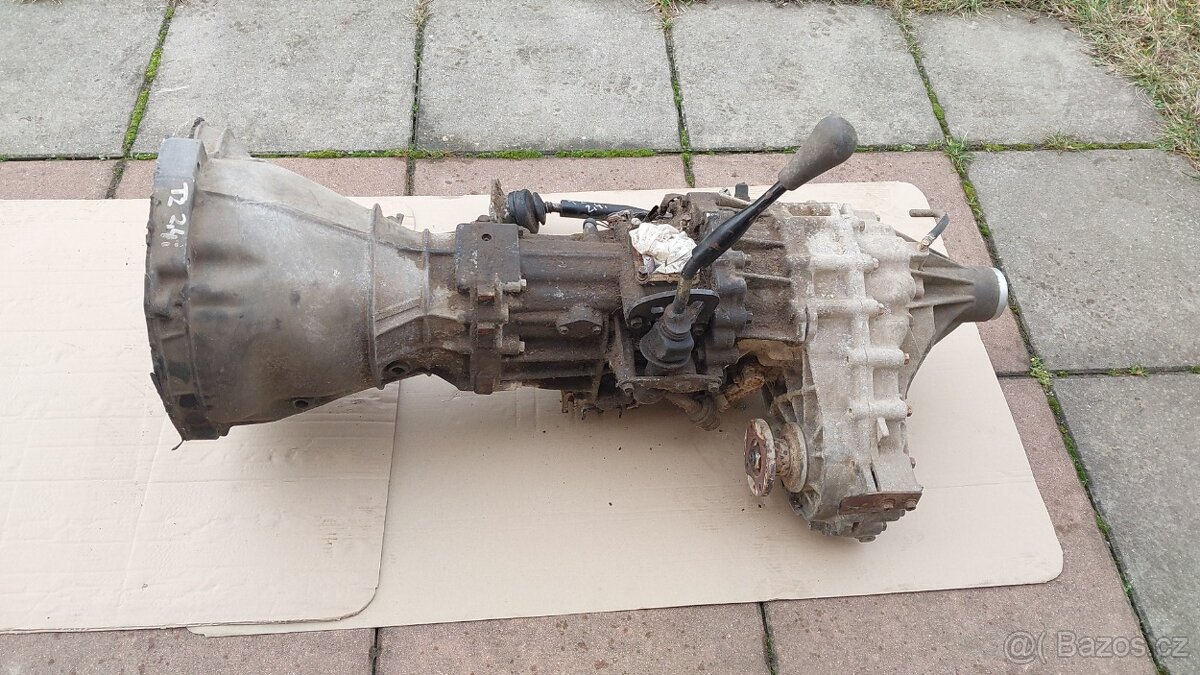 Nissan Terrano 2 převodovka 2,4 i - 13