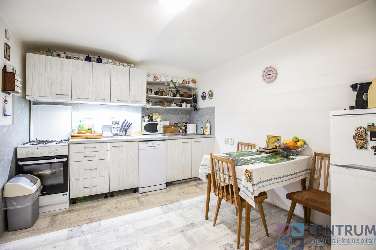 Prodej rodinného domu 250 m2, pozemek 1206 m2 - 13