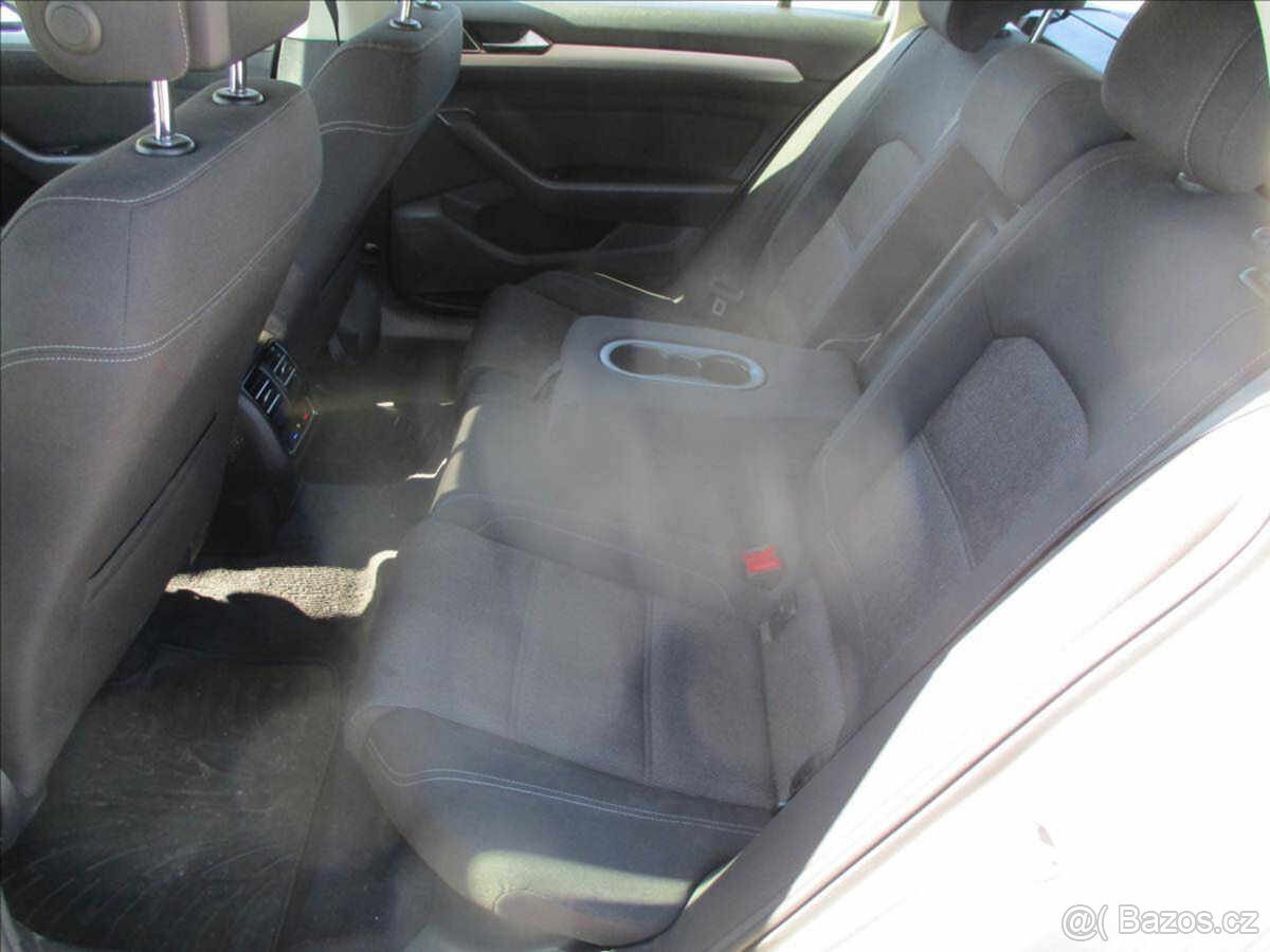 VW PASSAT 2,0TDI 110KW HIGHLINE DSG GPS 2017 - 13