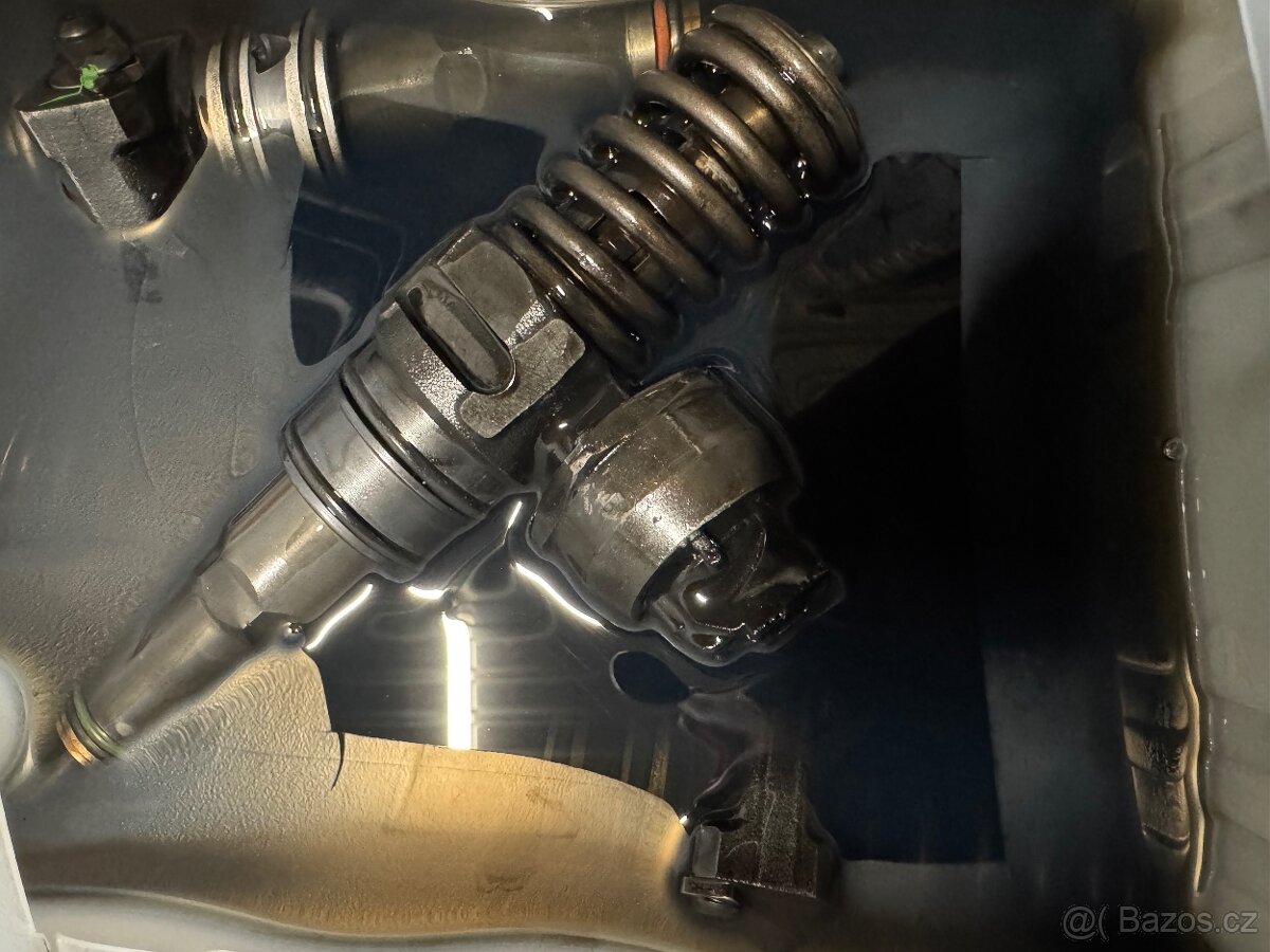 Motorové díly 2.5 TDi 128kw AXE - 13