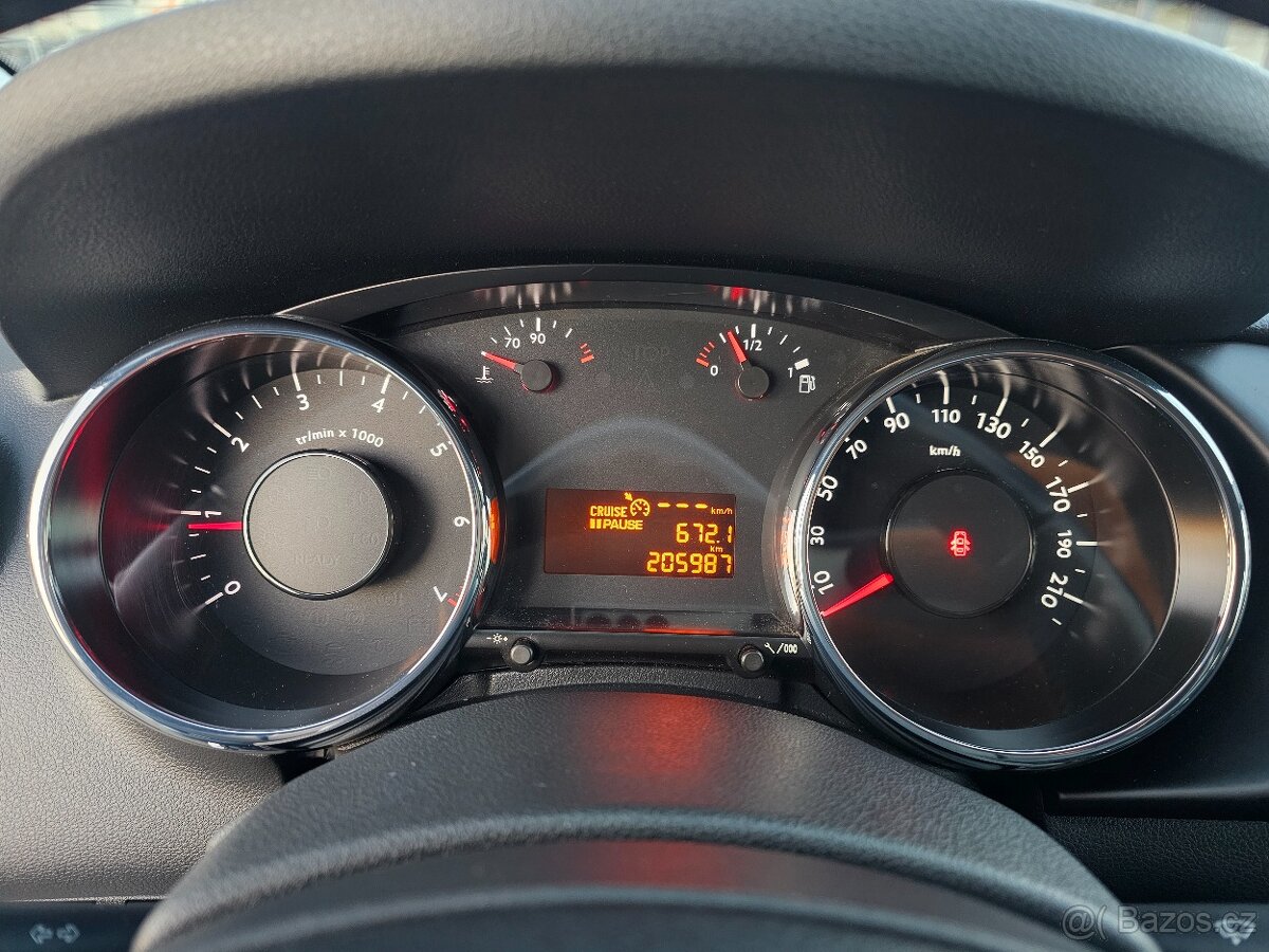 PEUGEOT 3008 2016 1.2 e-THP 96kW,VÝHŘEVY,TEMPOMAT,PARK.SENZ - 13