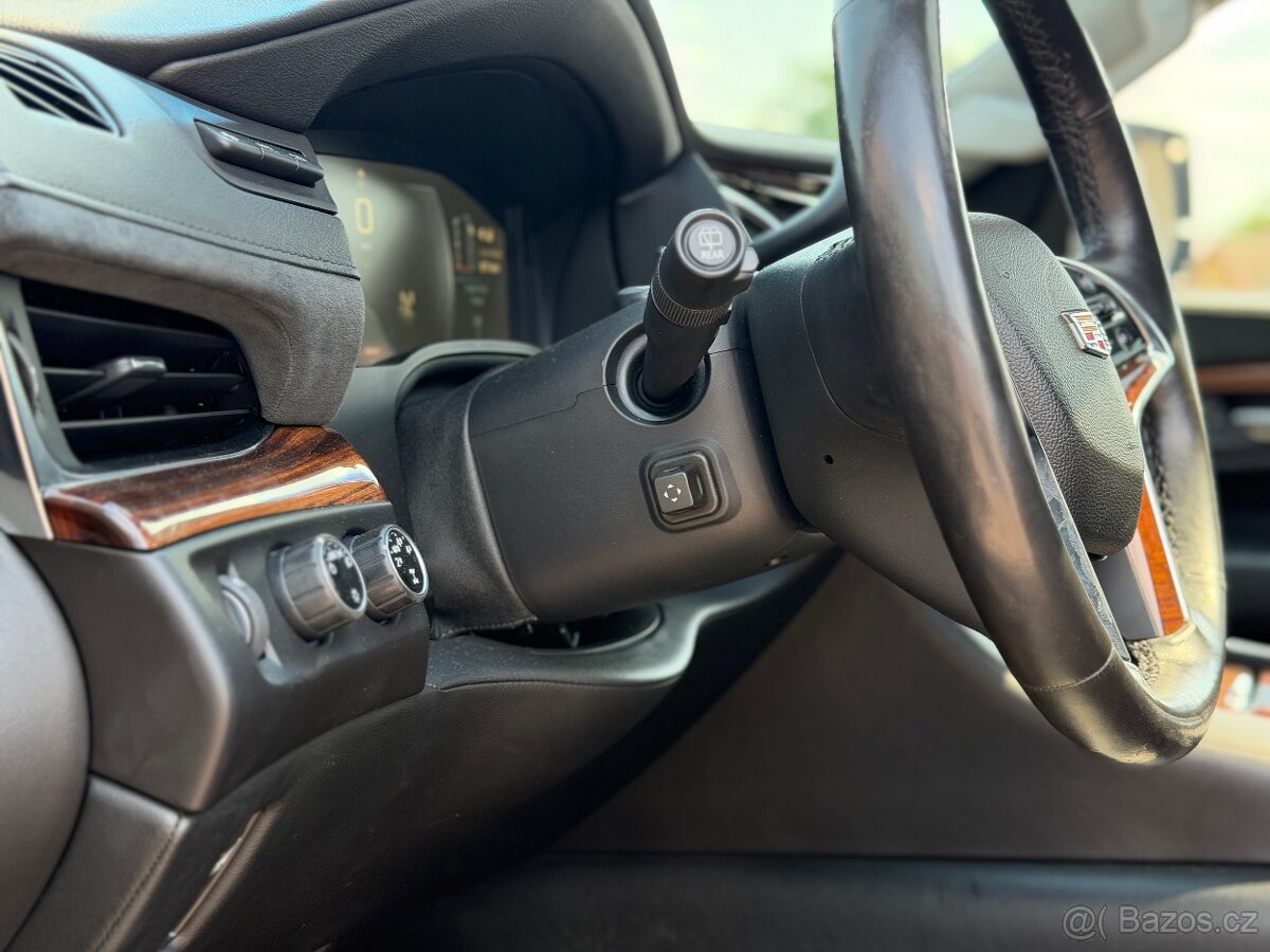 Cadillac Escalade 6.2l V8 2015 NOVA STK Black Packet - 13