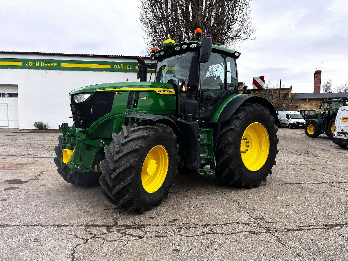 traktor John Deere 6R 250 - 13