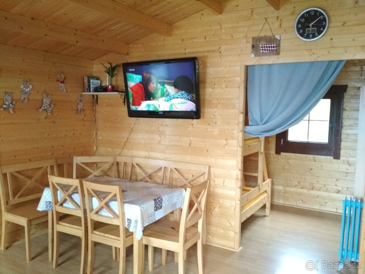Dovolená u vody – chata a karavan přímo na břehu rybníka - 13