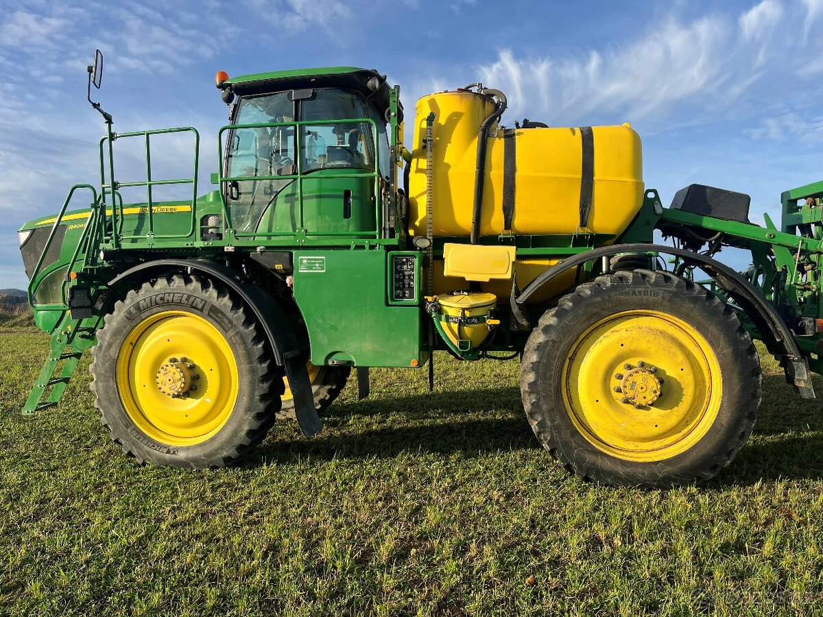 samochodný postřikovač JD R4040i - 13
