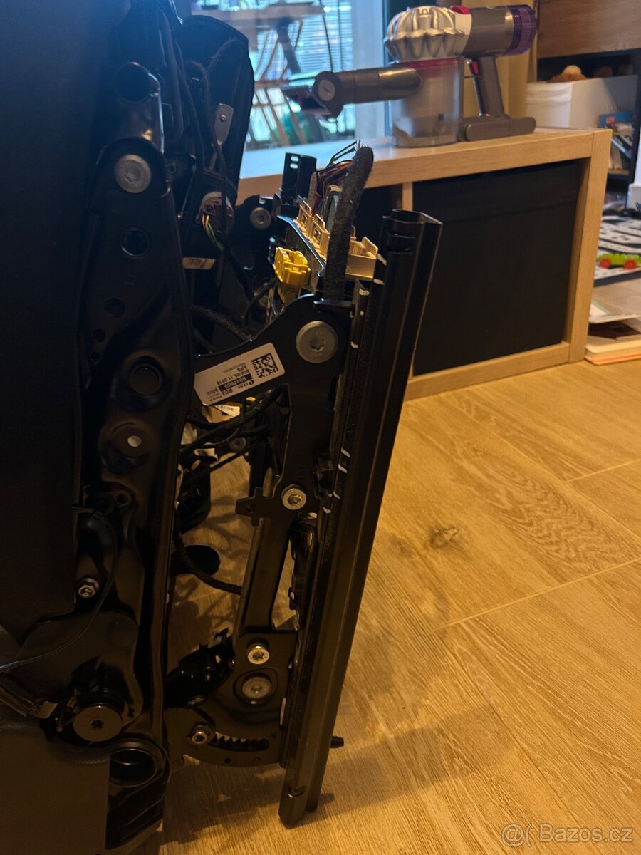 Sedačka Mercedes Benz C63 AMG - 13