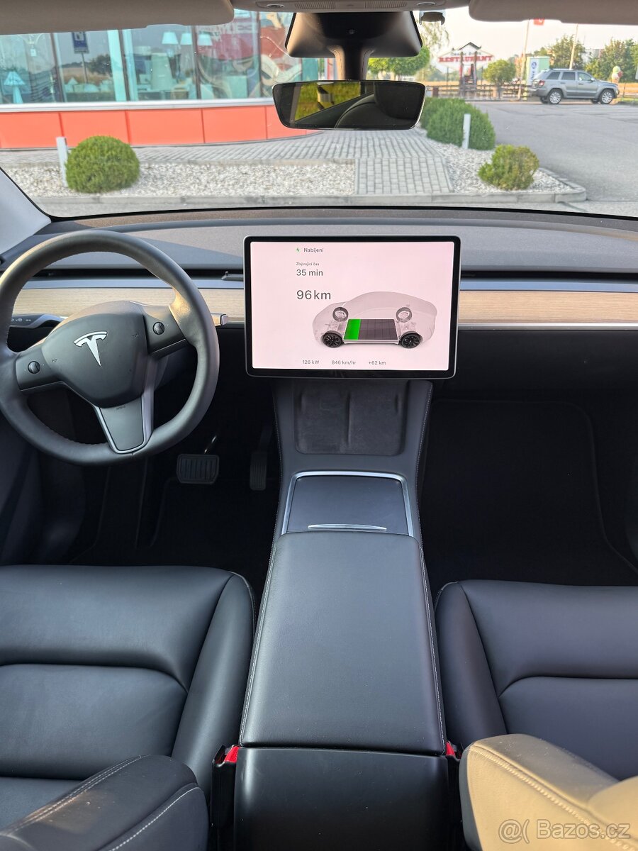 Tesla Model Y - 13