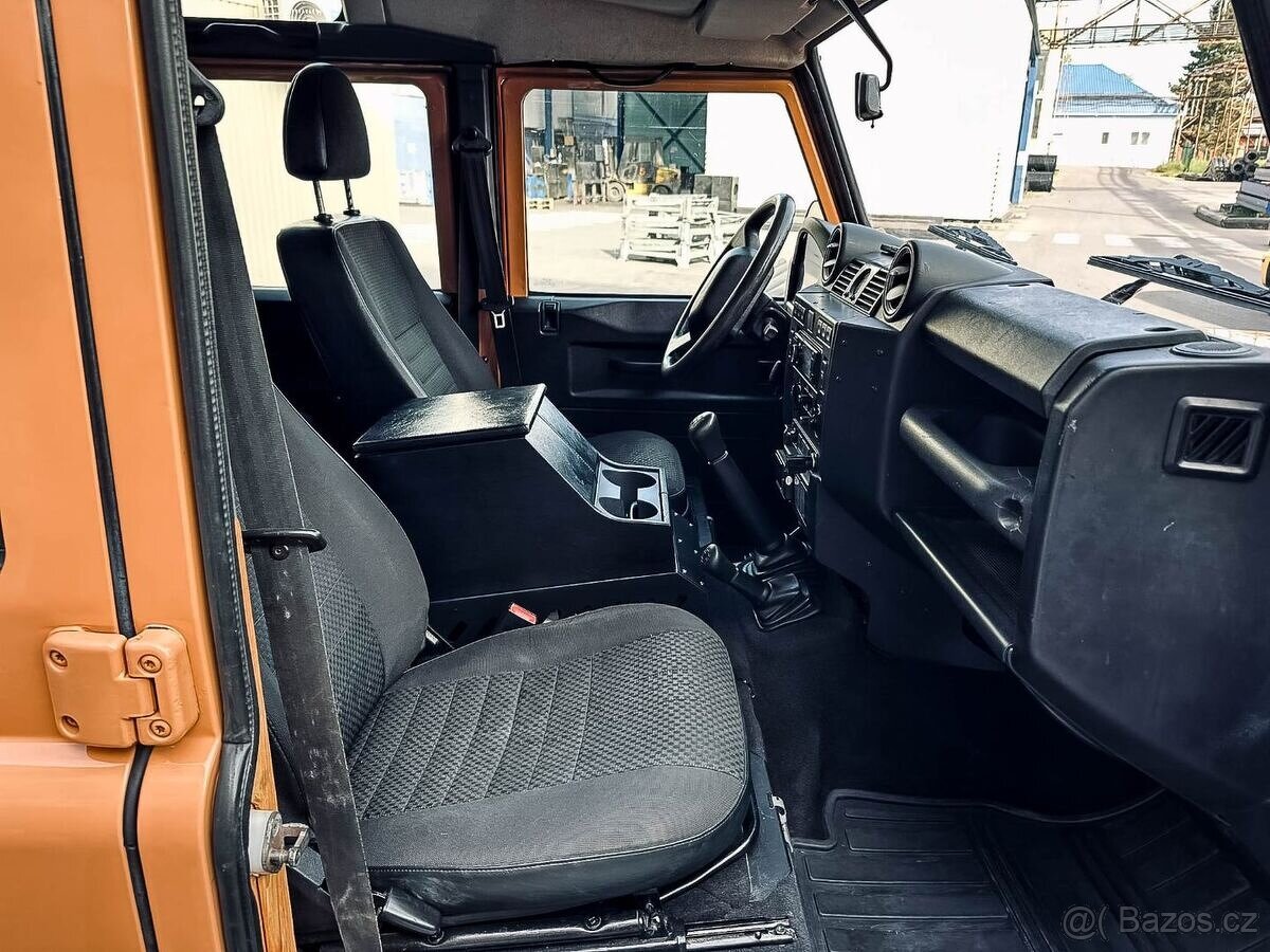 Land Rover Defender 110 2.4 SW SE - 13
