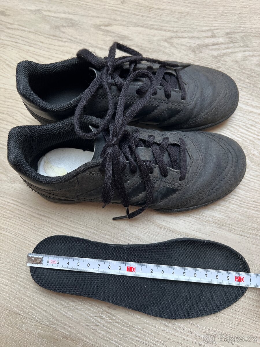 Tenisky sálovky Lotto 32, kopačky turfy Adidas 33 - 13