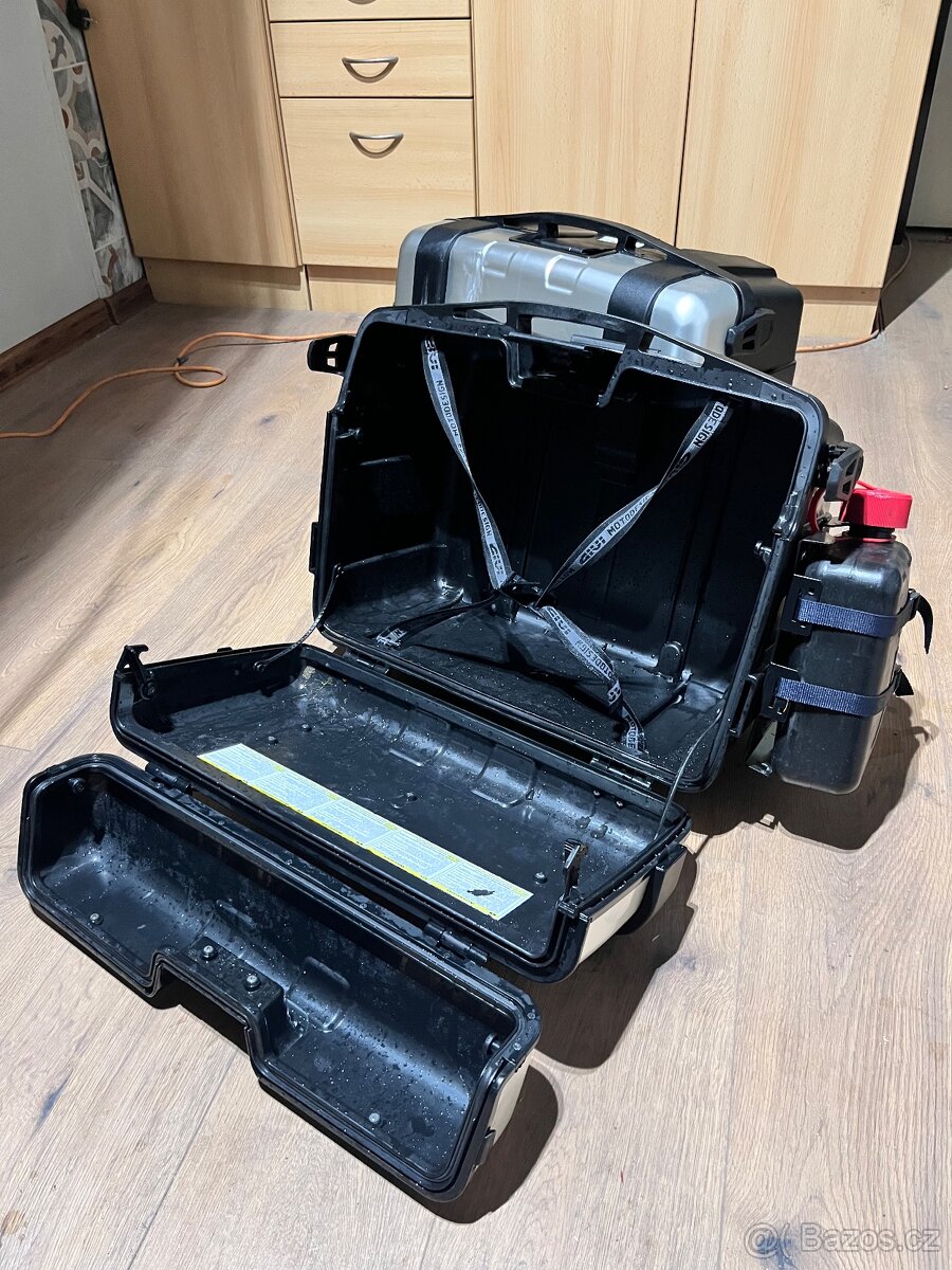 2x boční kufr GIVI TREKKER 46 litru + Kanystr - 13