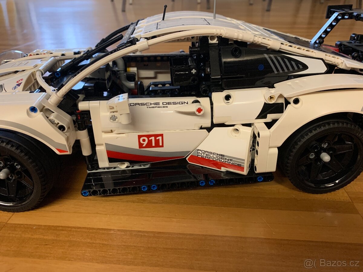 LEGO Technic - Porsche 911 RSR - 13