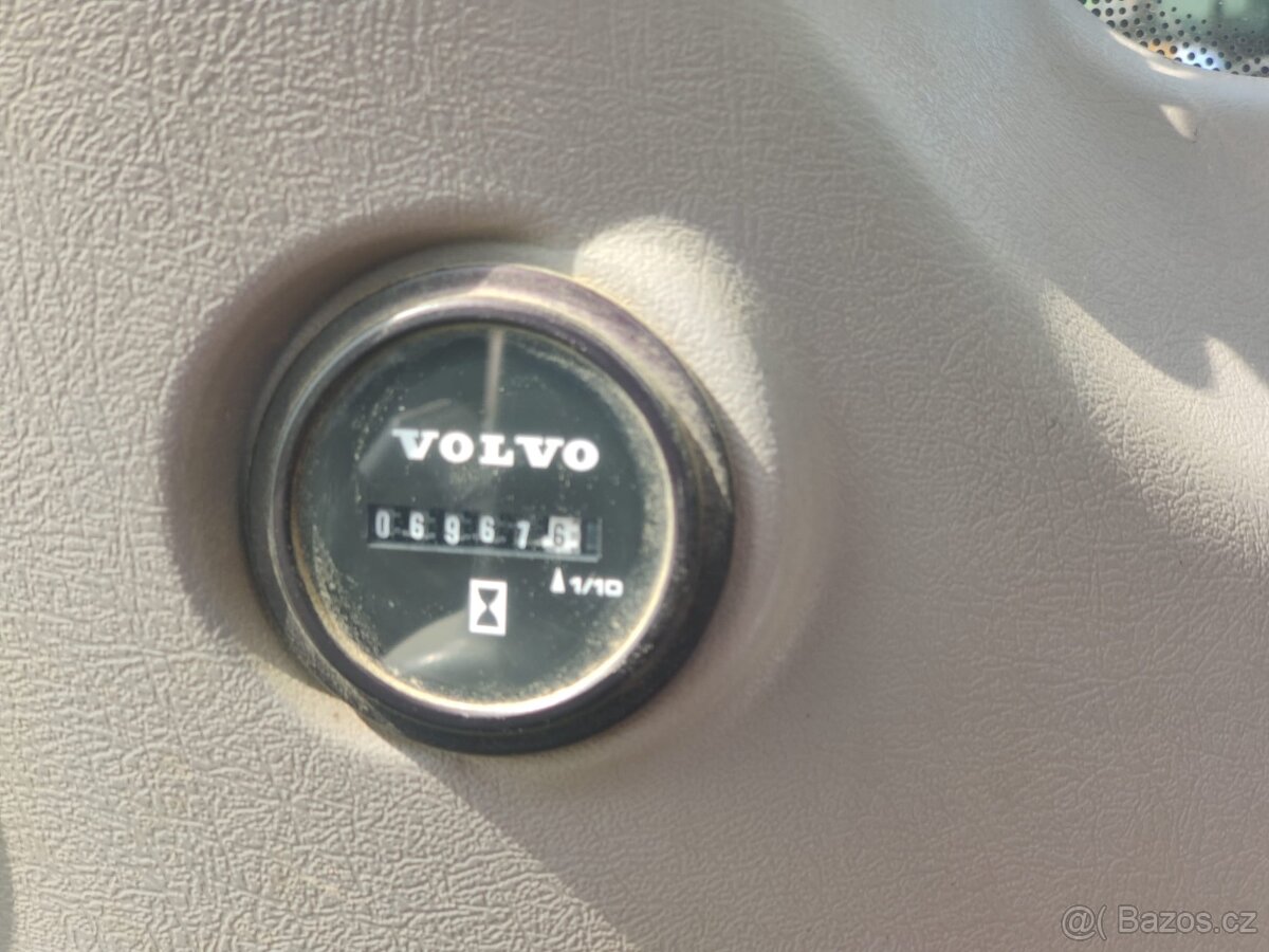 Kolový otočný bagr VOLVO 210D - 13