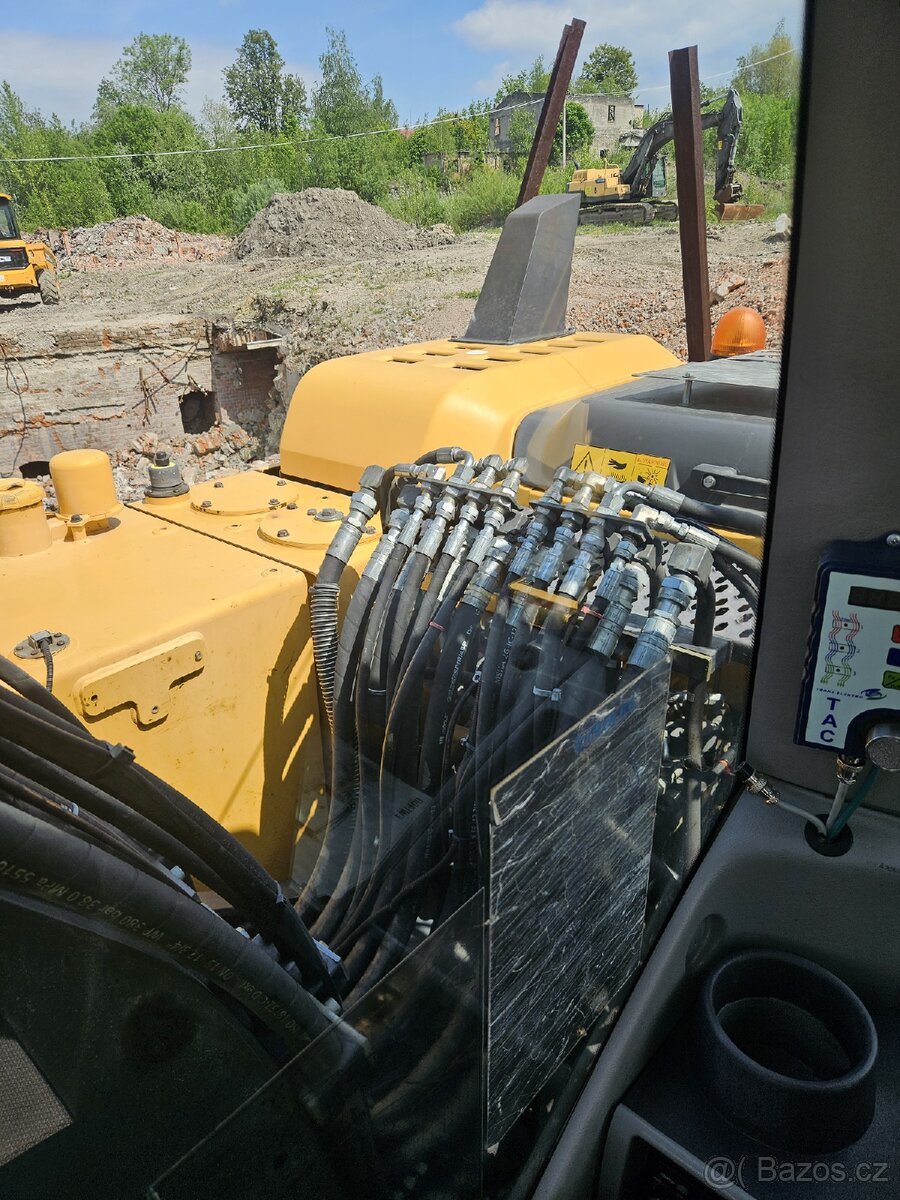 Kolovy bagr. Volvo EW140 D - 13