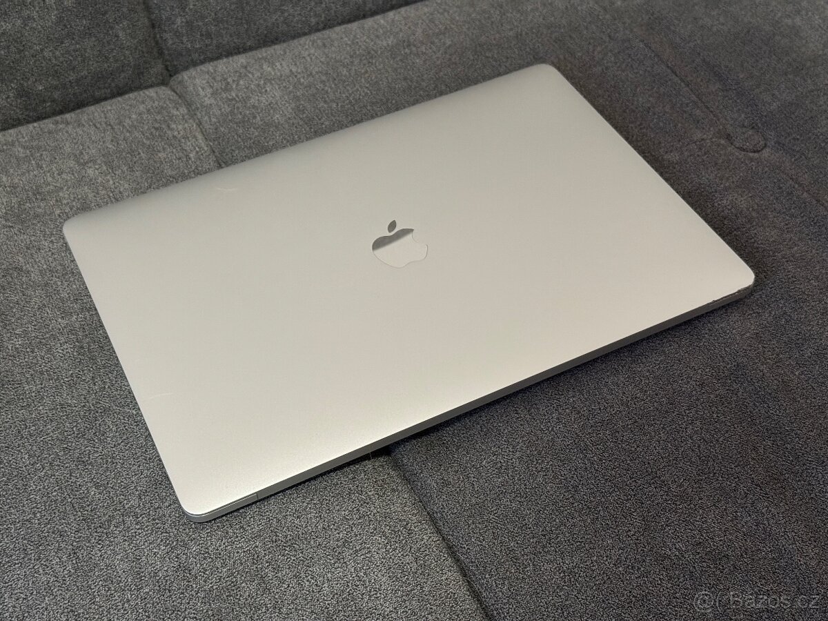 Macbook pro 15" 2016 core i7 250GB SSD 16GB RAM - 13
