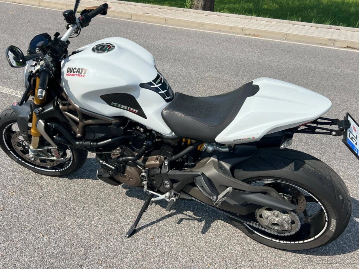 Ducati Monster 1200 S - 13