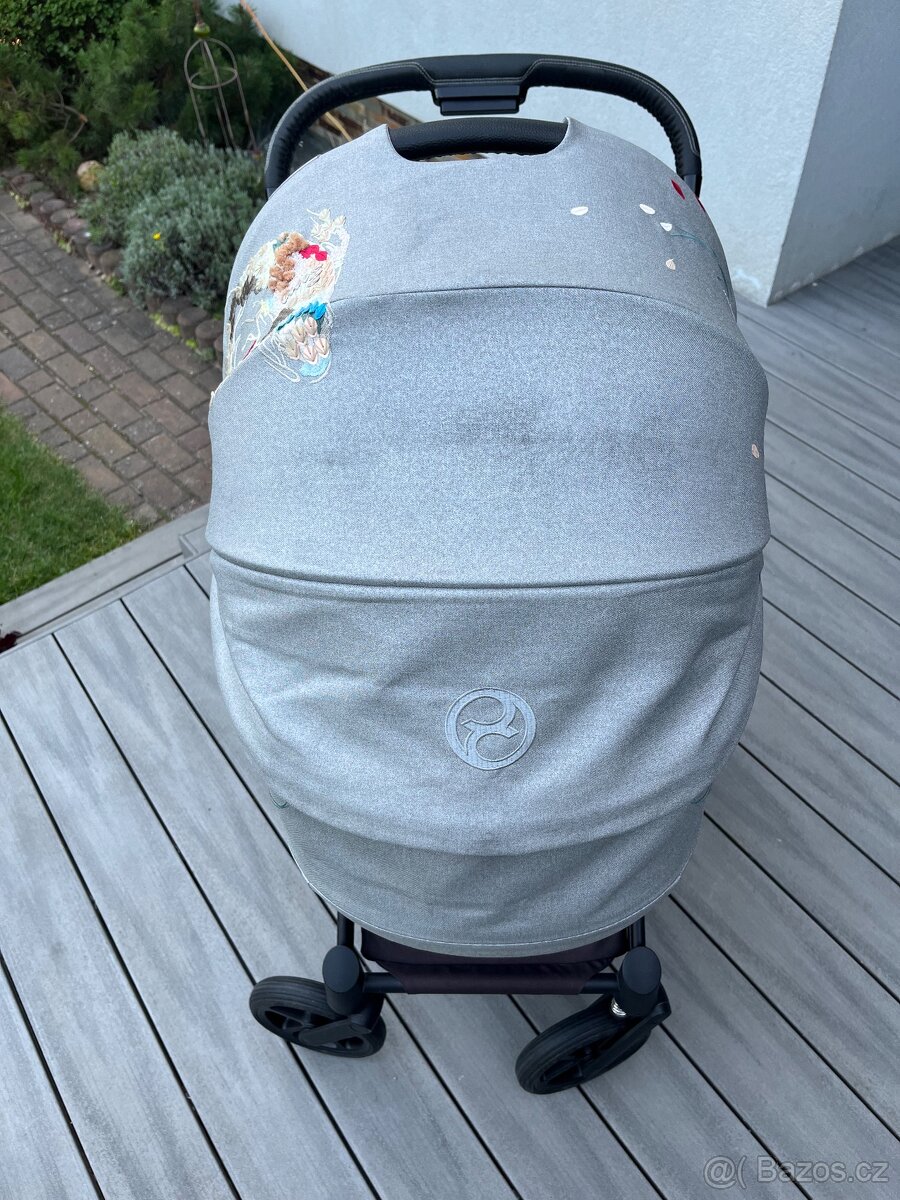 Hluboká korbička Cybex Priam Lux KOI a podvozek - 13