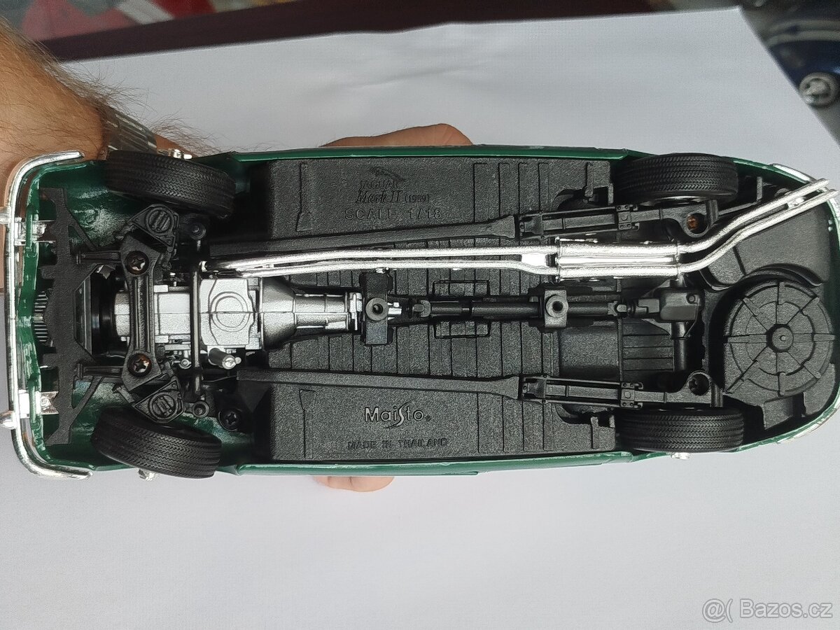 1:18 Jaguar Mark 2 Maisto - 13