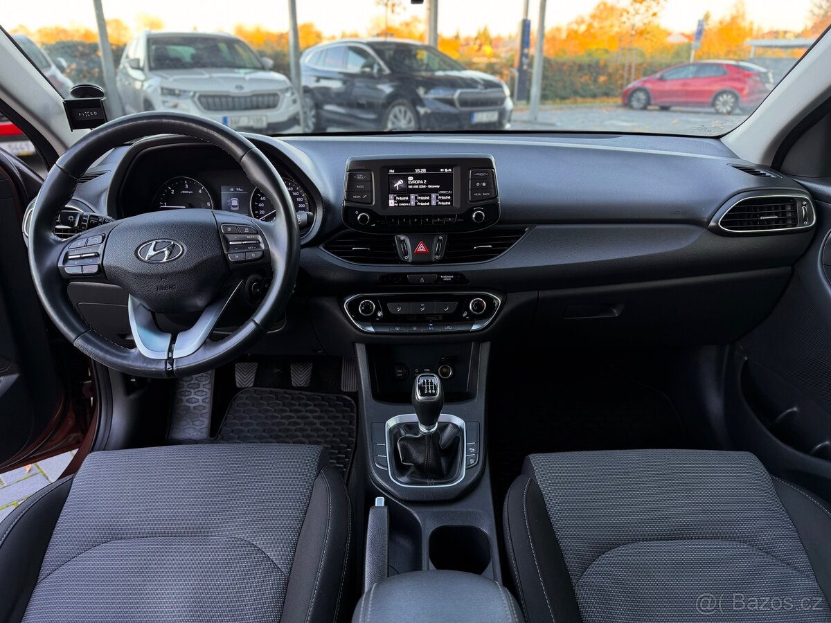 Hyundai i30 combi / 1.6 crdi 81 kW / 2017 - 13