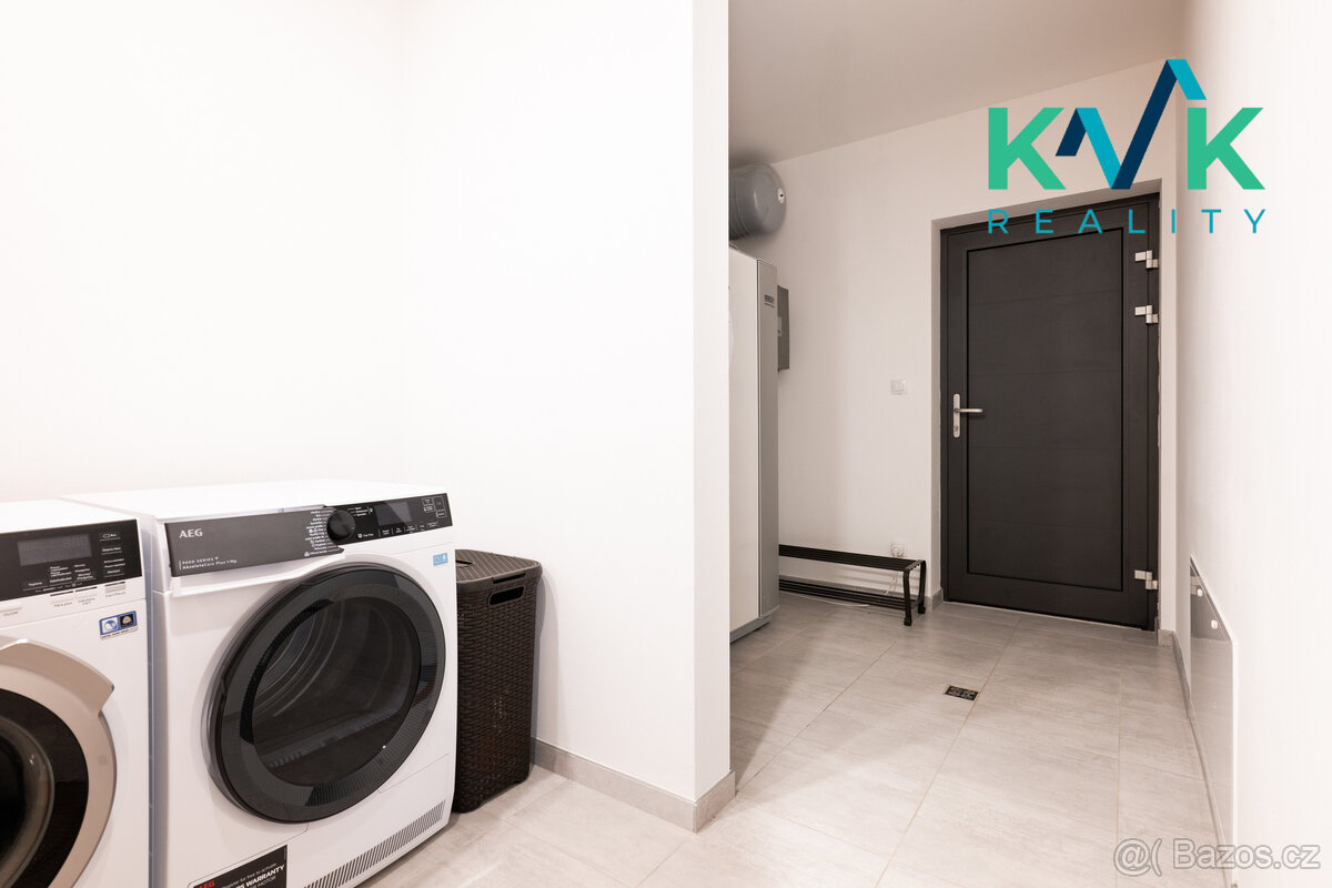 Nízkoenergetický, prostorný bungalov 5+kk s bazénem - 13