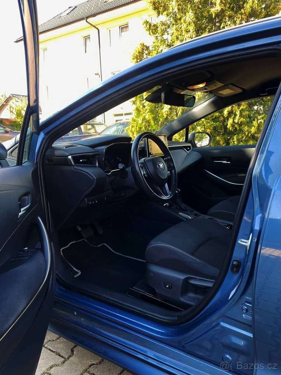 TOYOTA COROLLA 1.8 HYBRID - 13