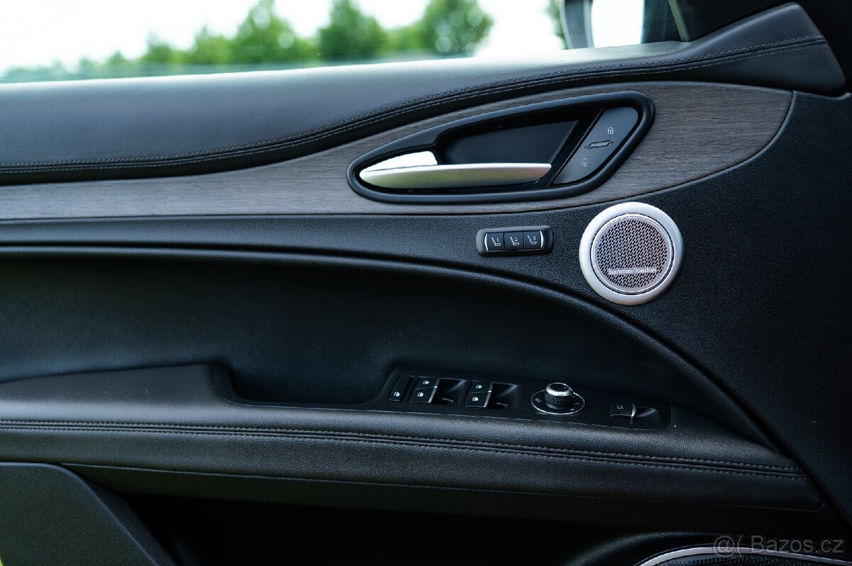 Alfa Romeo Stelvio 2.0T 206kW Q4, 2022, 21500KM, DPH - 13