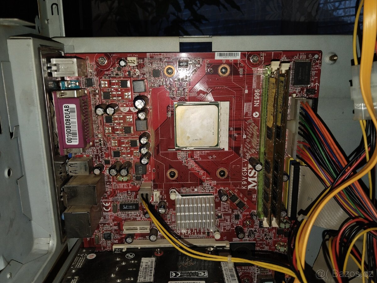 Starší PC sestava - AMD Athlon 64 / NVIDIA GeForce 210
- 13