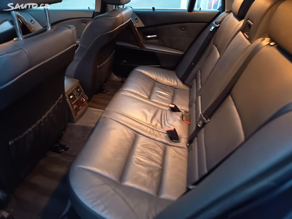 Bmw řada 5 530d Touring 170kw - 13