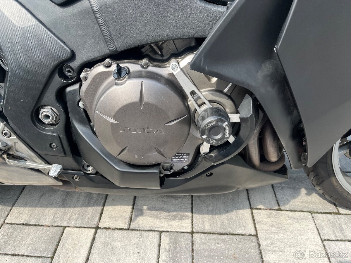Honda VFR 1200f - 13