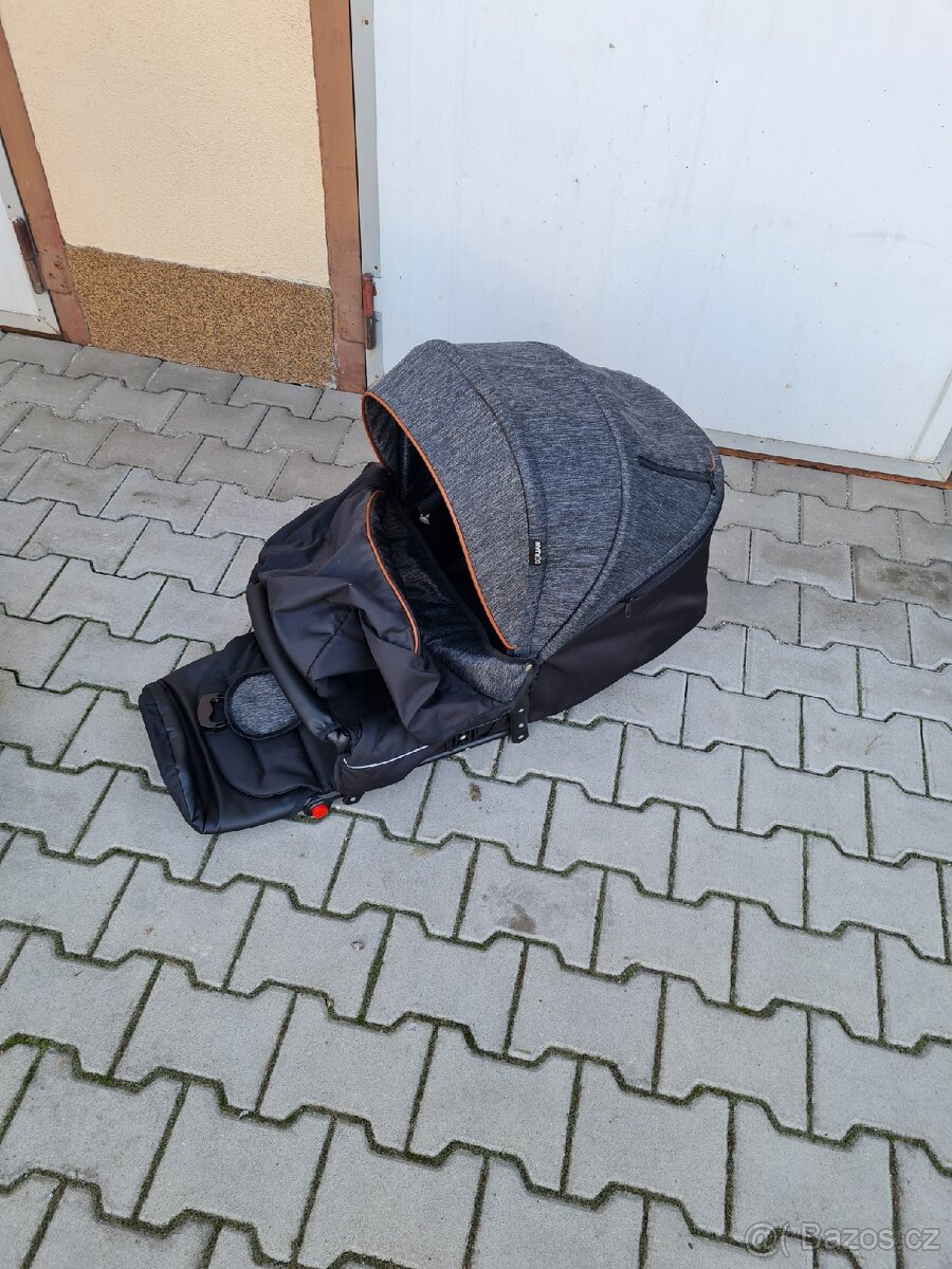 Kocárek, vajíčko, postýlka, ohrádka - 13