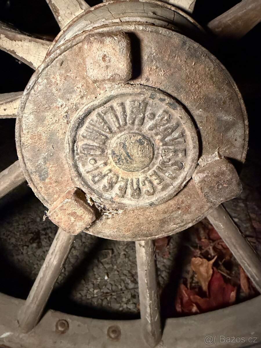 Historický dřevěný kočár (rok 1900) REZERVACE - 13