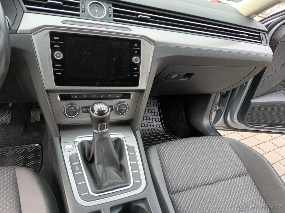 Volkswagen Passat 2,0 TDI,110KW,MANUÁL,NAVI, - 13