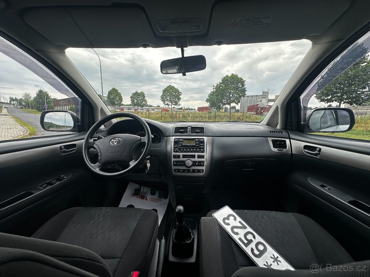 TOYOTA AVENSIS VERSO 2.0 110kW - 13