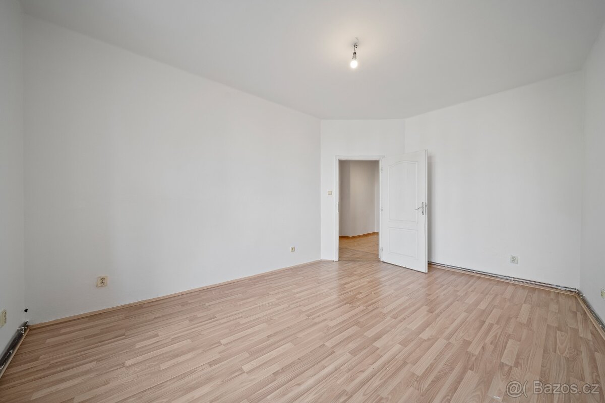 Prostorný byt 4+1 ve skvělé lokalitě u centra - Dvůr Králové - 13