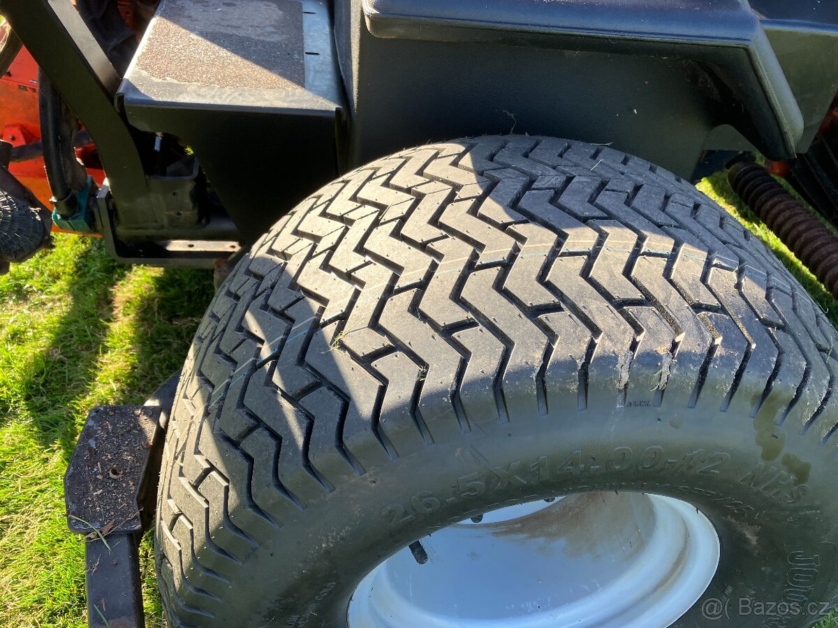 Jacobsen 305 nové pneu - 13