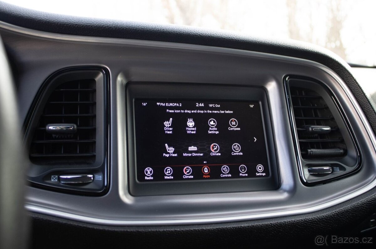 Dodge Challenger 5,7 HEMI RT - 13