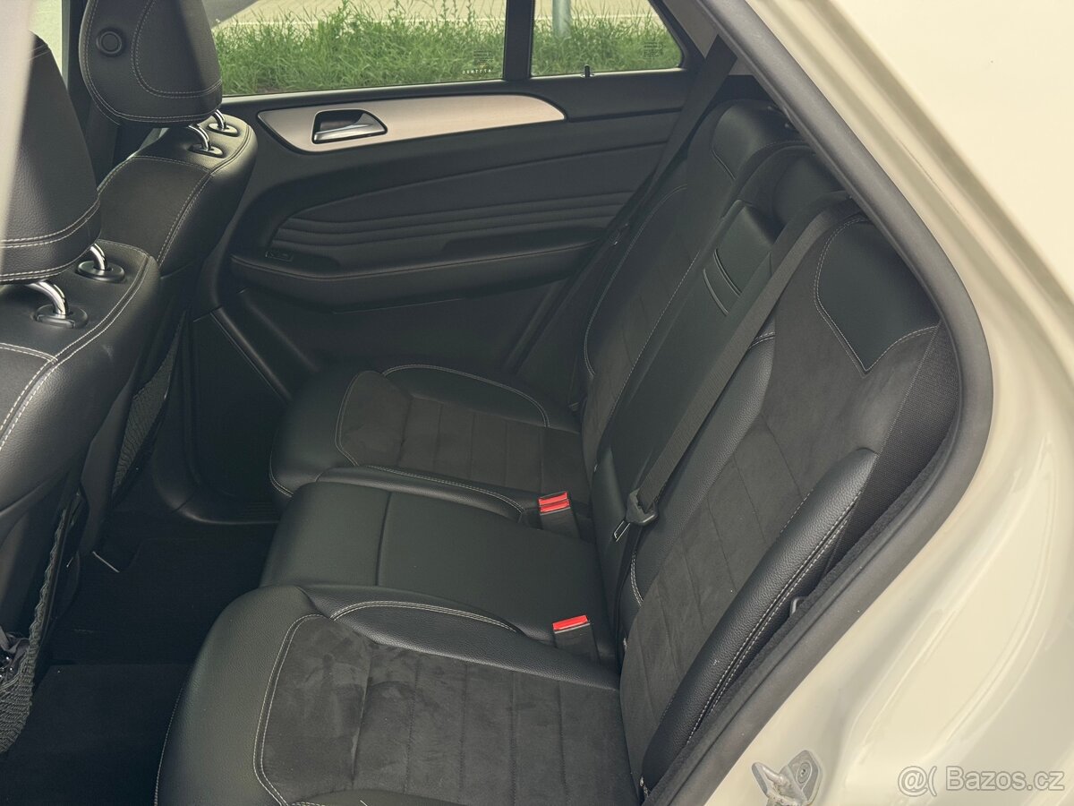 Mercedes-Benz ML350D - 13
