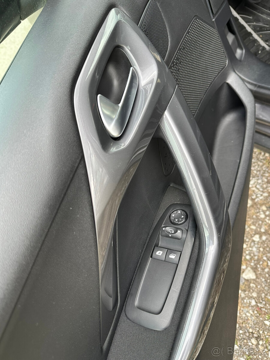 Peugeot 2008 1.2 96kw active rv.2018 - 13