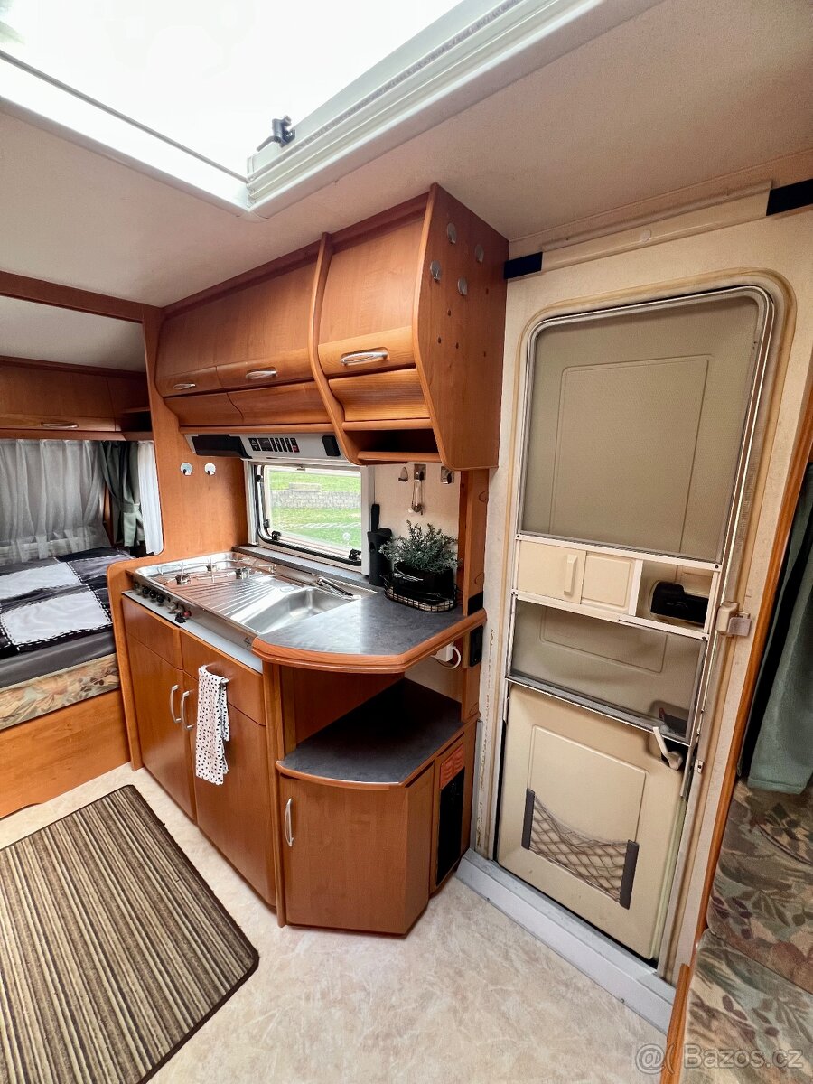 Karavan Hobby 470 Excellent - top stav - 13
