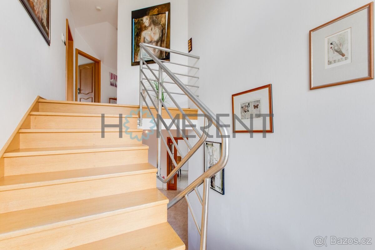 Exkluzivní rodinný dům 7+1, terasa, dvojgaráž, zahrada, u Je - 13